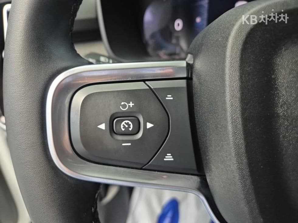 Volvo XC40B4 AWD Ultra Bright - 16