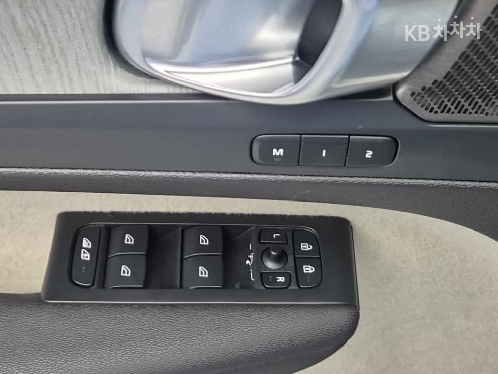 Volvo XC40B4 AWD Ultra Bright - 18