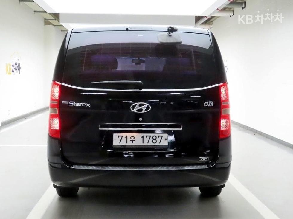 Hyundai Grand Starex12-seater Wagon CVX Luxury - 3