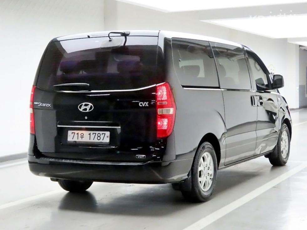Hyundai Grand Starex12-seater Wagon CVX Luxury - 4