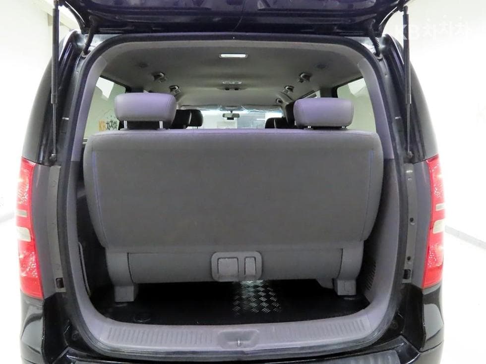 Hyundai Grand Starex12-seater Wagon CVX Luxury - 5