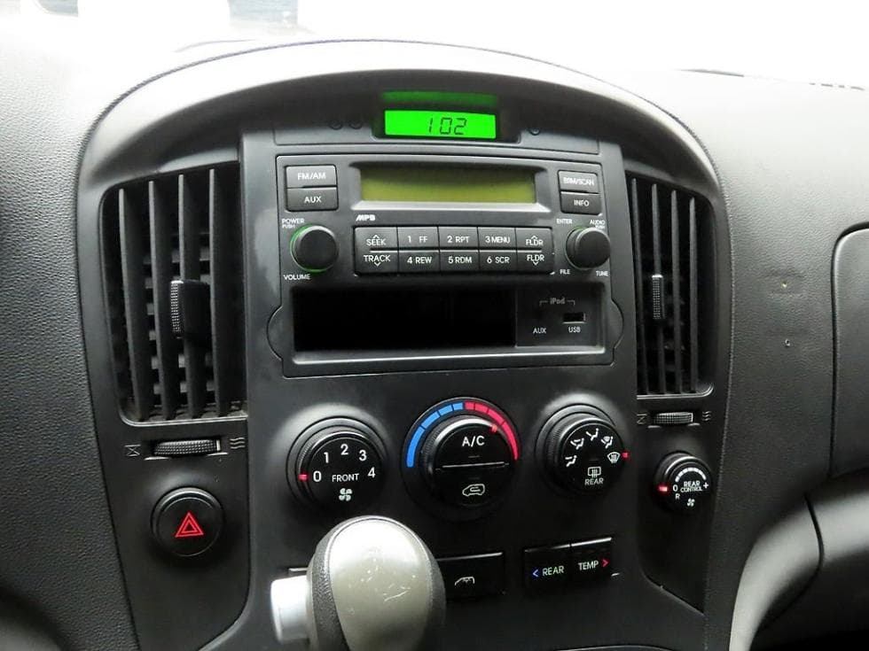 Hyundai Grand Starex12-seater Wagon CVX Luxury - 9