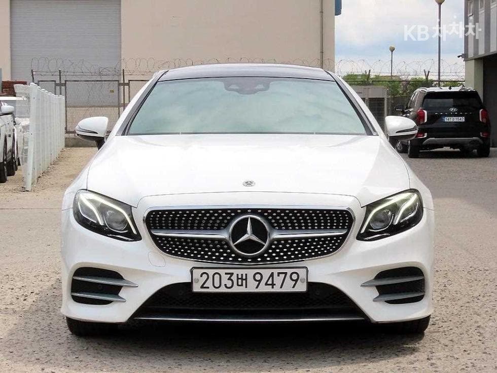 Mercedes-Benz E-Class (W213) E220d COUPE - Image 1