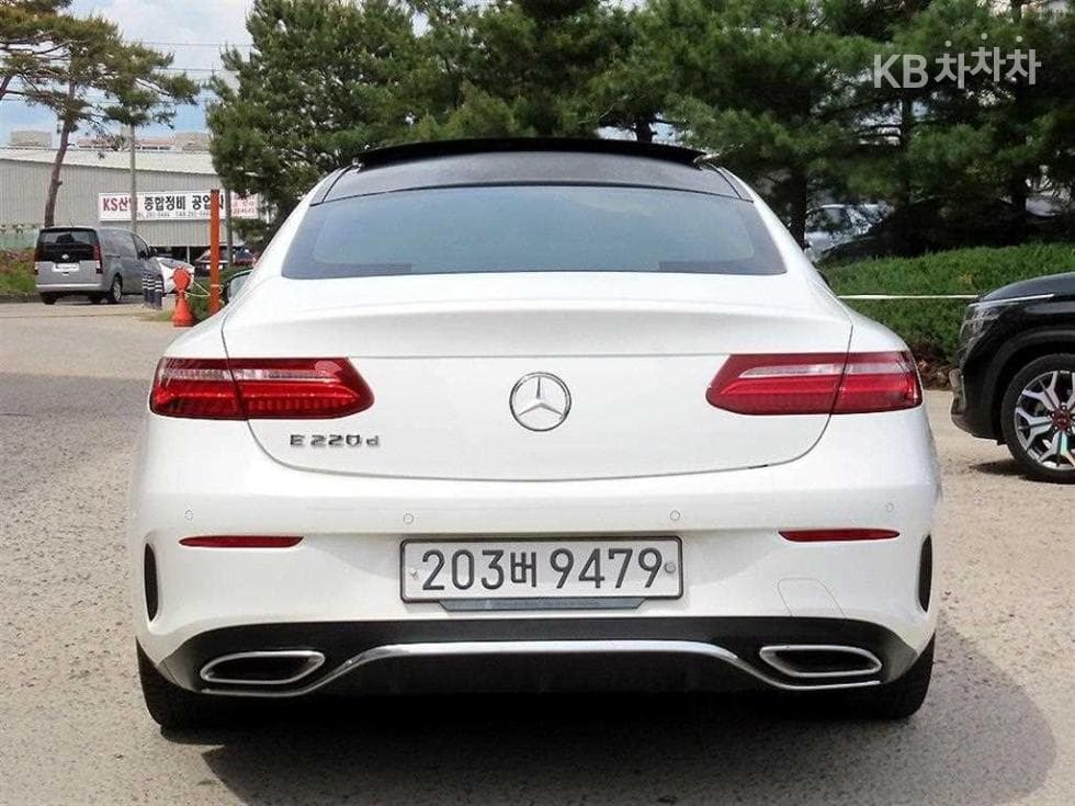 Mercedes-Benz E-Class (W213)E220d COUPE - 4