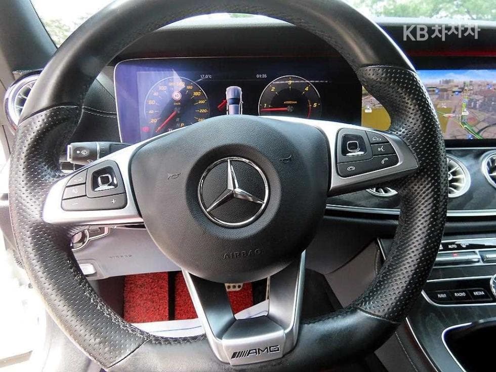 Mercedes-Benz E-Class (W213)E220d COUPE - 8