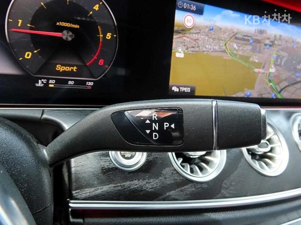 Mercedes-Benz E-Class (W213)E220d COUPE - 10