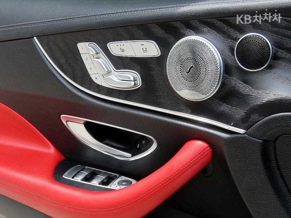 Mercedes-Benz E-Class (W213)E220d COUPE - 11