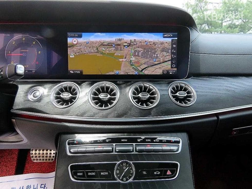 Mercedes-Benz E-Class (W213)E220d COUPE - 13