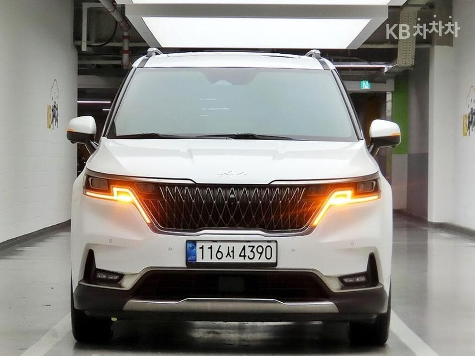 Kia Carnival 4th generation D2.2 7-seater (Limousine) Signature - Image 1