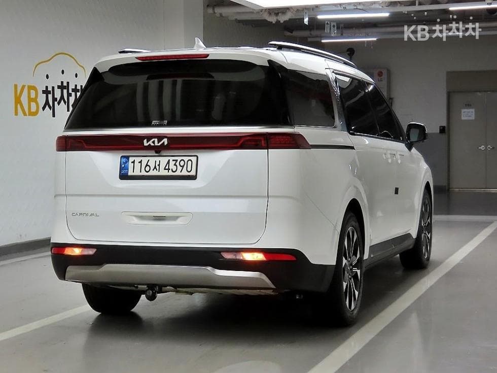 Kia Carnival 4th generationD2.2 7-seater (Limousine) Signature - 4