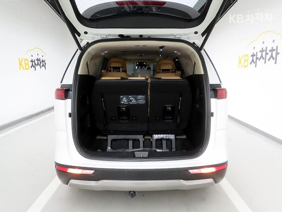 Kia Carnival 4th generationD2.2 7-seater (Limousine) Signature - 5