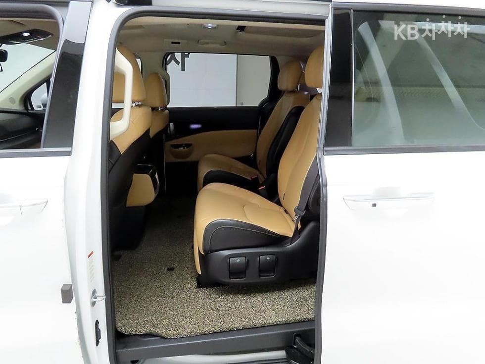 Kia Carnival 4th generationD2.2 7-seater (Limousine) Signature - 13