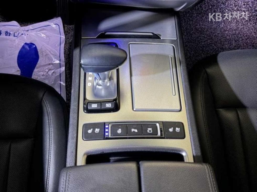 Genesis G803.3 GDI AWD Luxury Special (special feature/edition) - 11