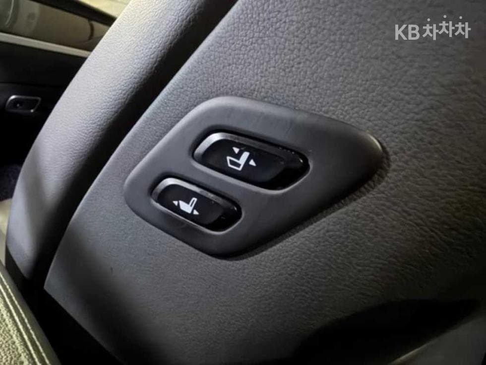Genesis G803.3 GDI AWD Luxury Special (special feature/edition) - 16