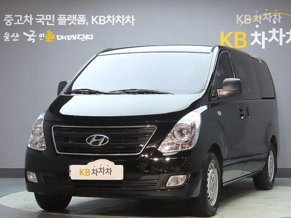 Hyundai Grand Starex 12-seater Wagon CVX Smart - Image 1