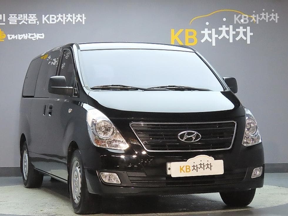 Hyundai Grand Starex12-seater Wagon CVX Smart - 3