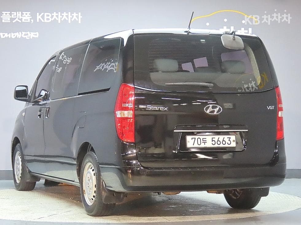 Hyundai Grand Starex12-seater Wagon CVX Smart - 4