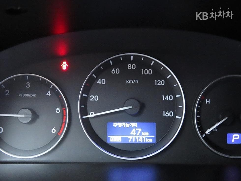 Hyundai Grand Starex12-seater Wagon CVX Smart - 8