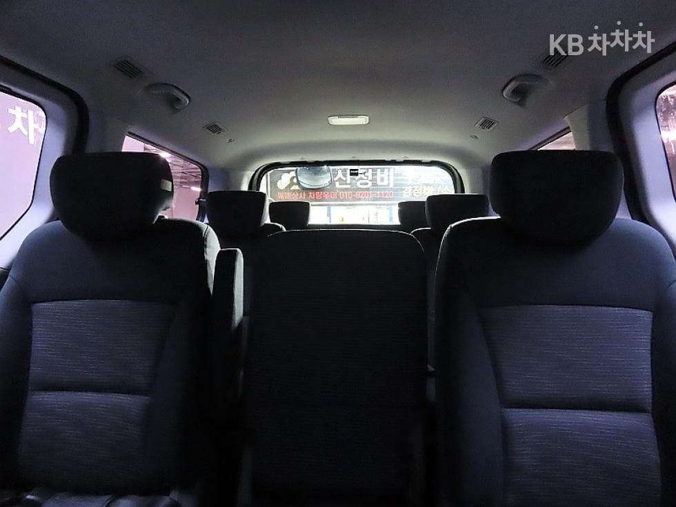 Hyundai Grand Starex12-seater Wagon CVX Smart - 12