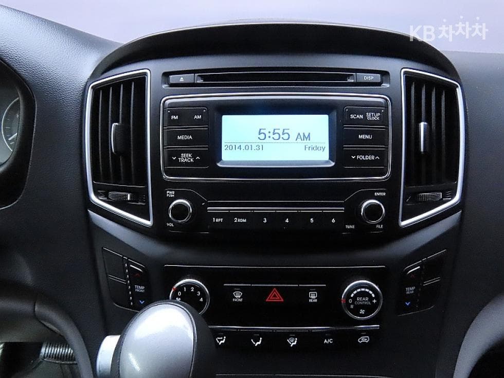Hyundai Grand Starex12-seater Wagon CVX Smart - 17