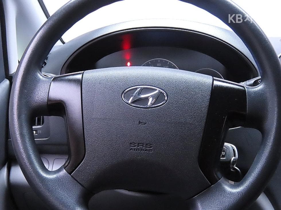 Hyundai Grand Starex12-seater Wagon CVX Smart - 18