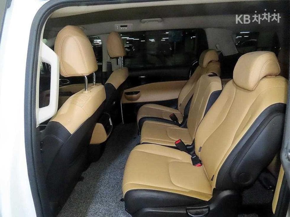 Kia Carnival 4th generationD2.2 11-seater Prestige - 7