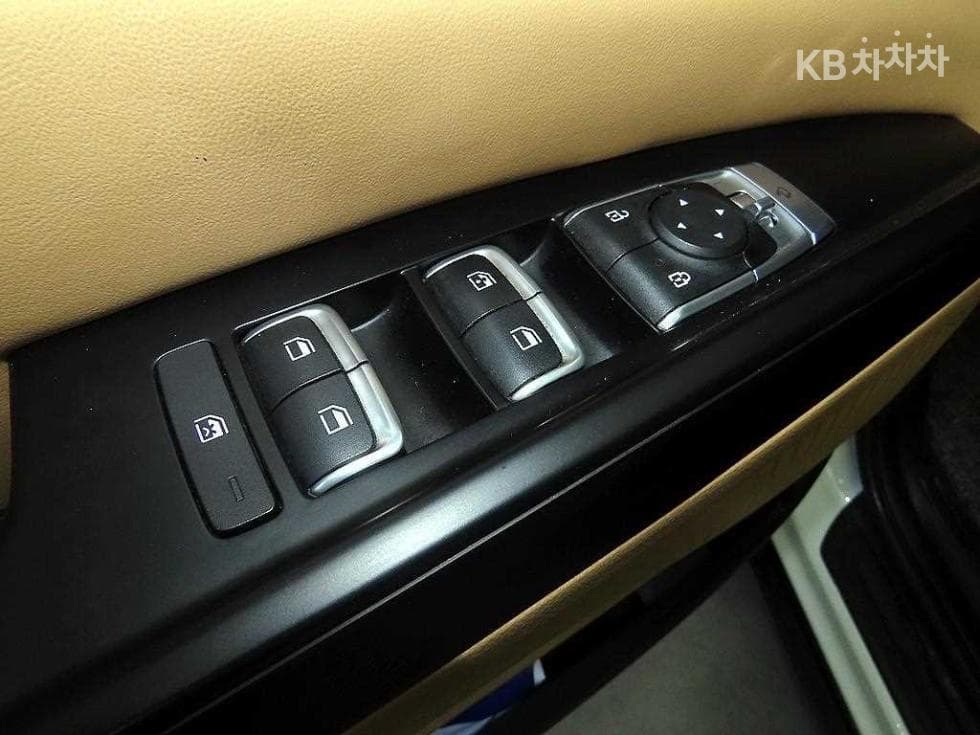 Kia Carnival 4th generationD2.2 11-seater Prestige - 13
