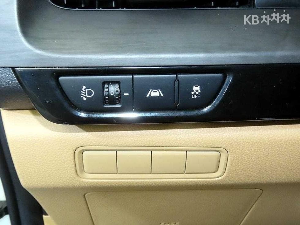 Kia Carnival 4th generationD2.2 11-seater Prestige - 14