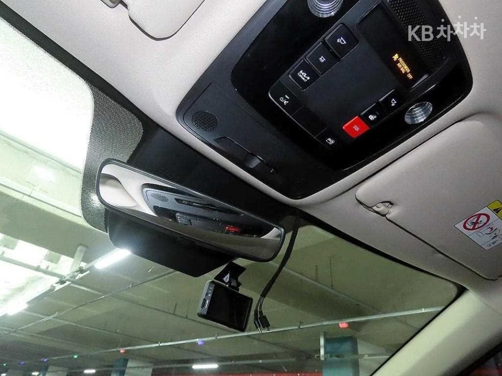 Kia Carnival 4th generationD2.2 11-seater Prestige - 17
