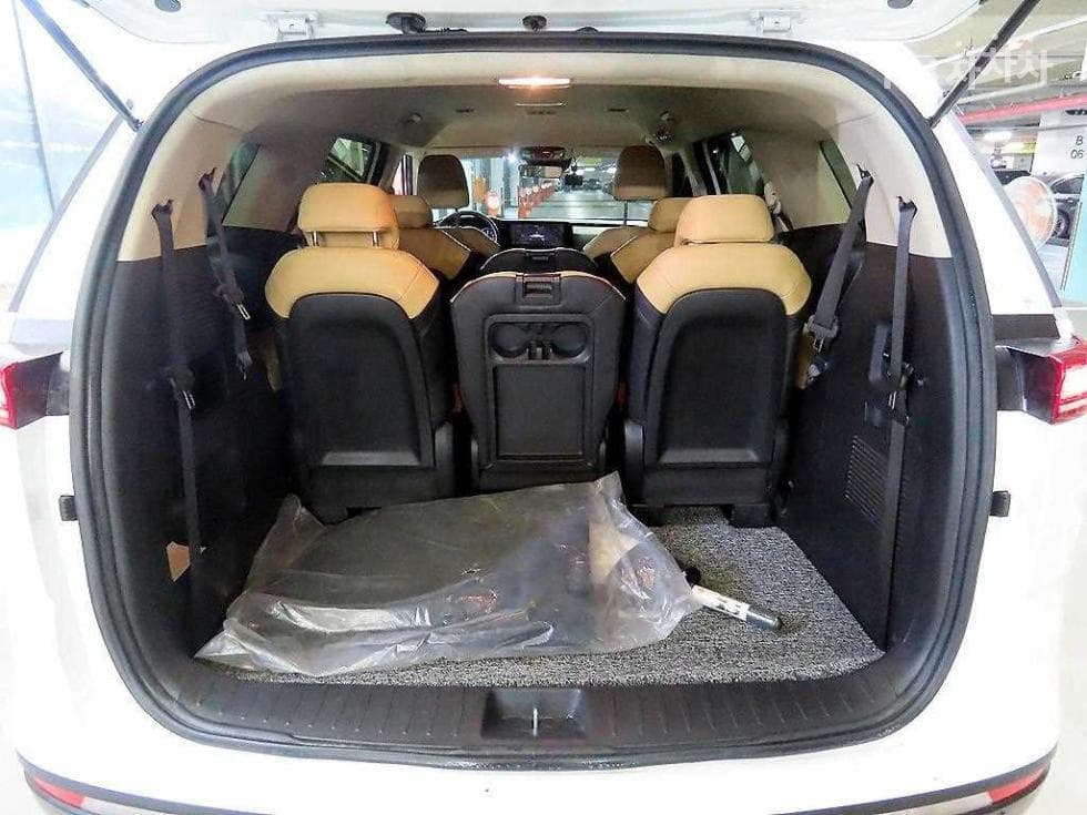 Kia Carnival 4th generationD2.2 11-seater Prestige - 18