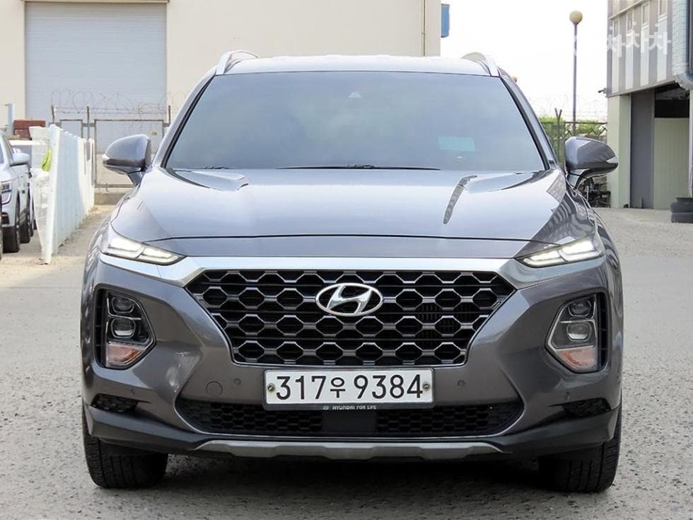 Hyundai Santa Fe TM Gasoline 2.0T 2WD Prestige - Image 1