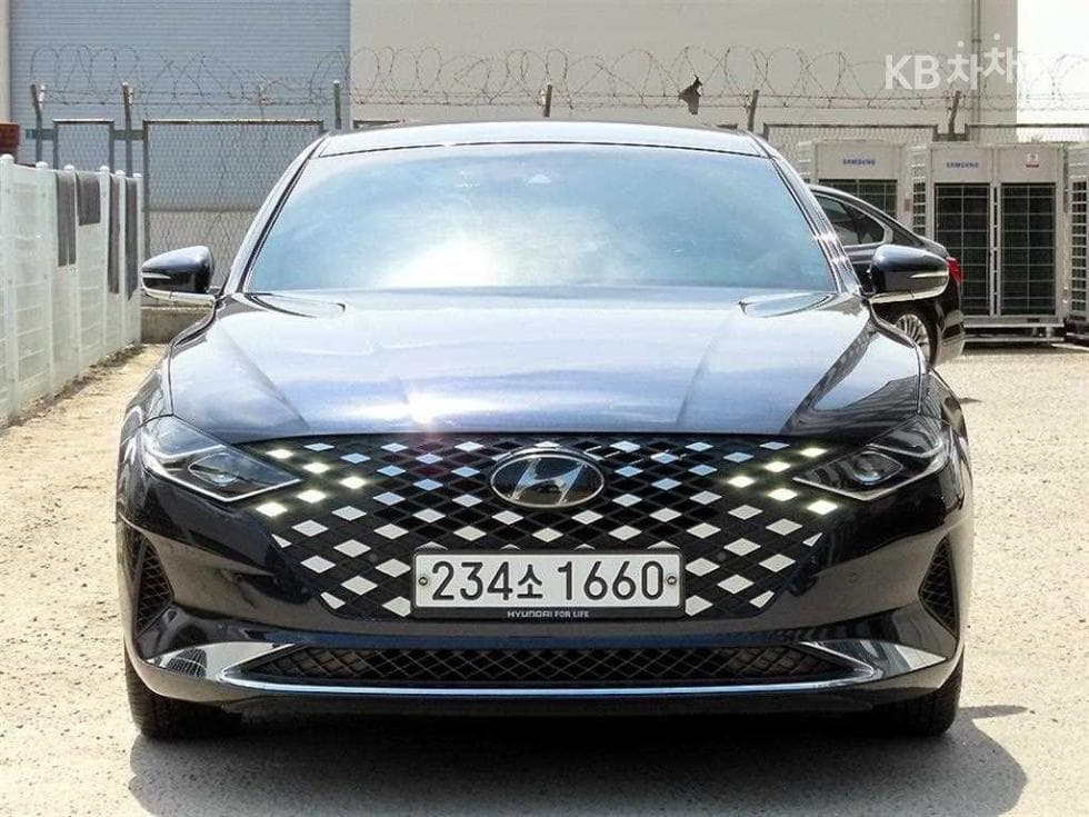 Hyundai The New (facelift) Grandeur (Azera) 2.5 Premium 초이스 - Image 1