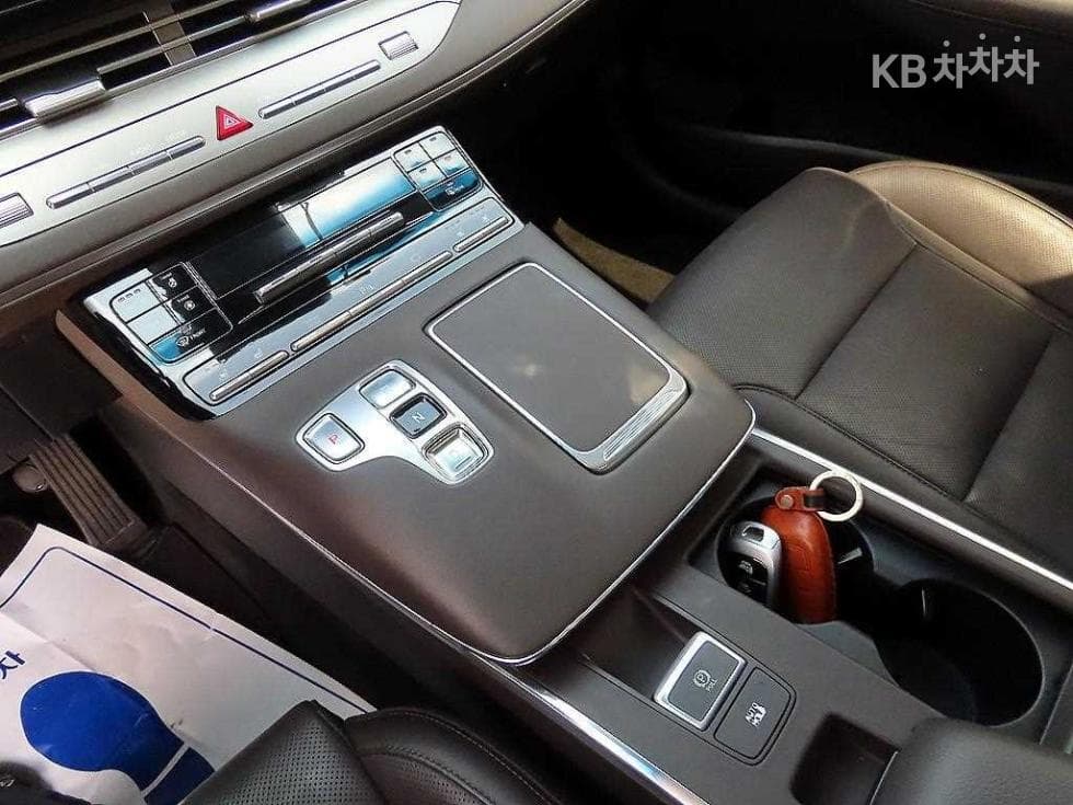 Hyundai The New (facelift) Grandeur (Azera)2.5 Premium 초이스 - 10
