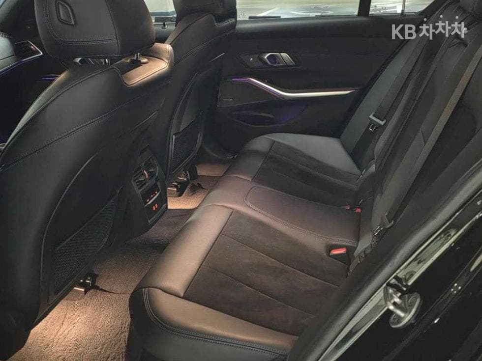 BMW 3 Series (G20)320d M Sport Package - 8