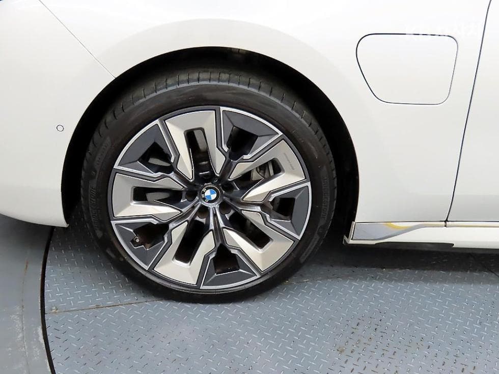 BMW 7시리즈(G70)750e xDrive M Sport Executive - 20