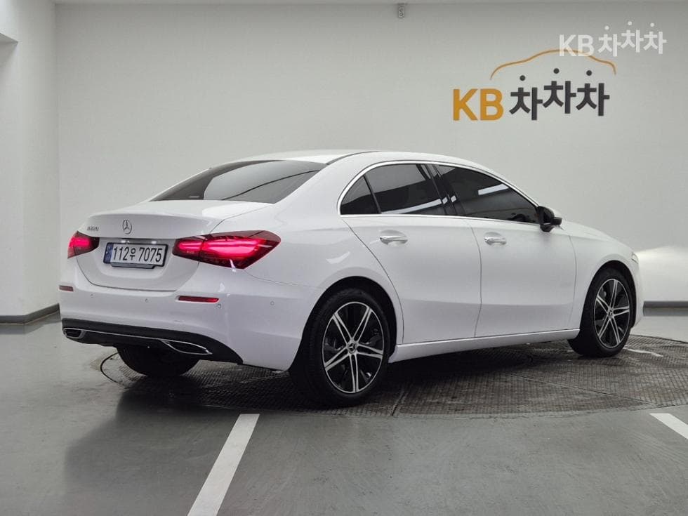Mercedes-Benz A클래스(W177)A220 Sedan - - 3