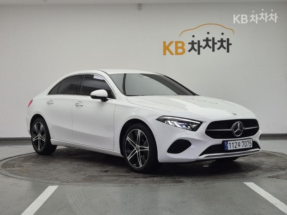 Mercedes-Benz A클래스(W177)A220 Sedan - - 4