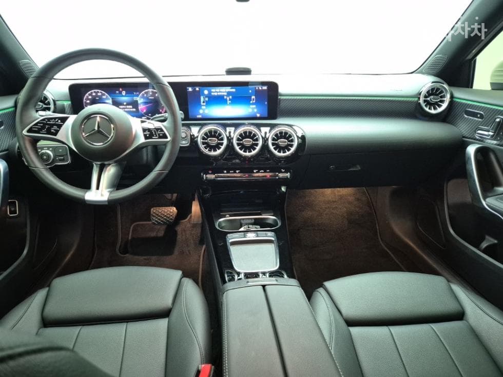 Mercedes-Benz A클래스(W177)A220 Sedan - - 7