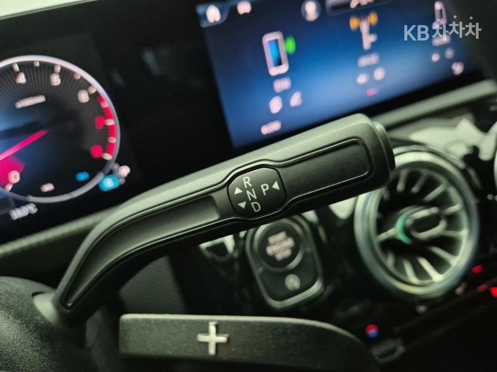 Mercedes-Benz A클래스(W177)A220 Sedan - - 8
