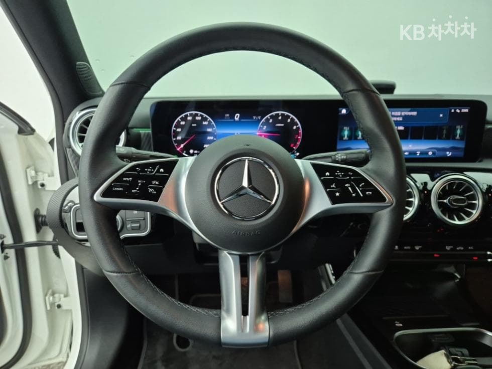 Mercedes-Benz A클래스(W177)A220 Sedan - - 9