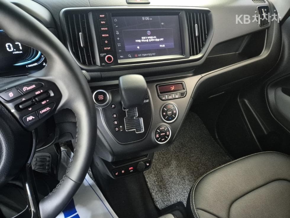 Kia The New (facelift) Kia Ray (van)1.0 Gasoline Signature - 10
