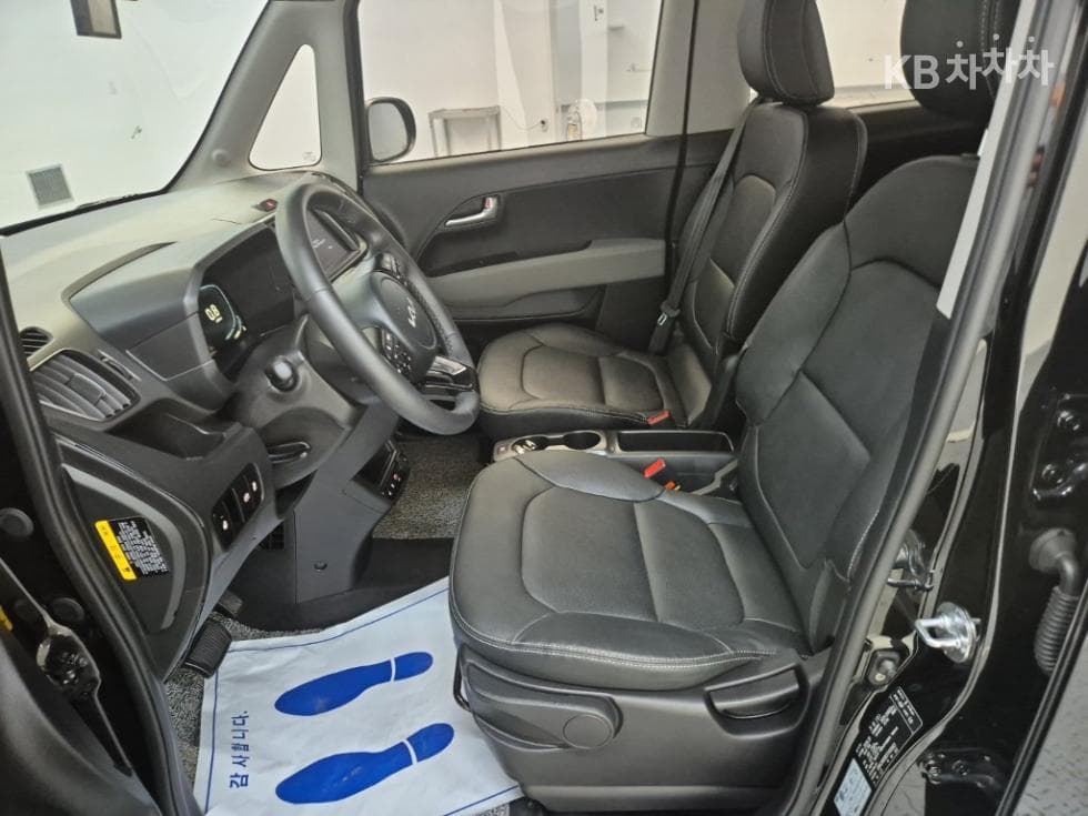 Kia The New (facelift) Kia Ray (van)1.0 Gasoline Signature - 11