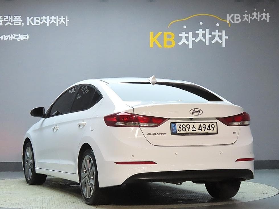 Hyundai Avante (Elantra)AD1.6 GDi Value Plus - 4