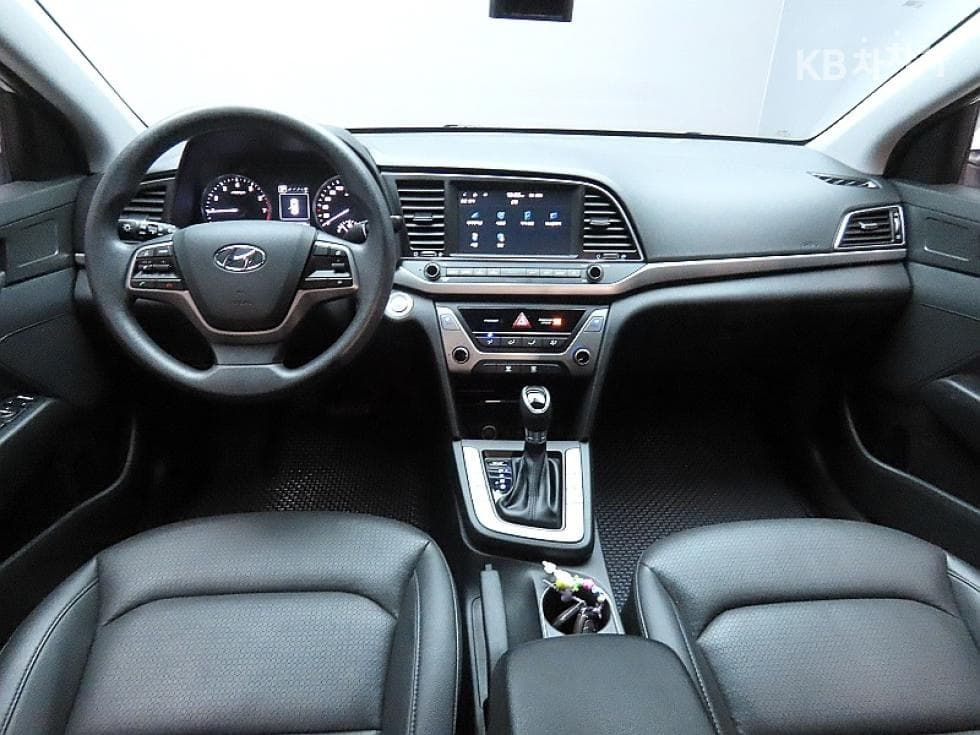 Hyundai Avante (Elantra)AD1.6 GDi Value Plus - 6