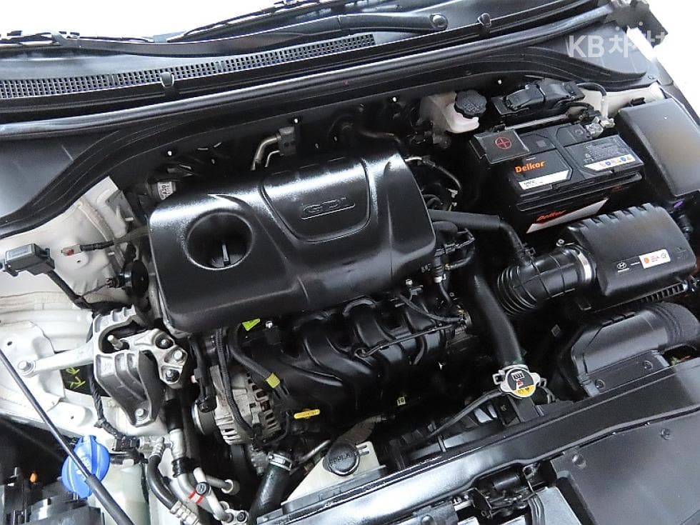 Hyundai Avante (Elantra)AD1.6 GDi Value Plus - 7