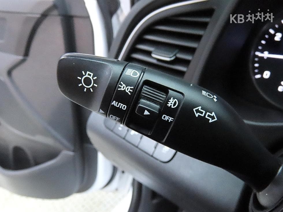 Hyundai Avante (Elantra)AD1.6 GDi Value Plus - 14