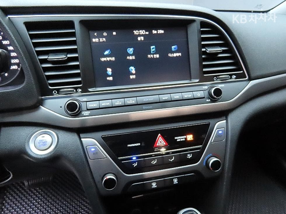 Hyundai Avante (Elantra)AD1.6 GDi Value Plus - 17