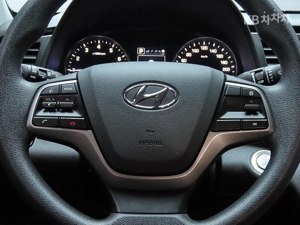 Hyundai Avante (Elantra)AD1.6 GDi Value Plus - 18
