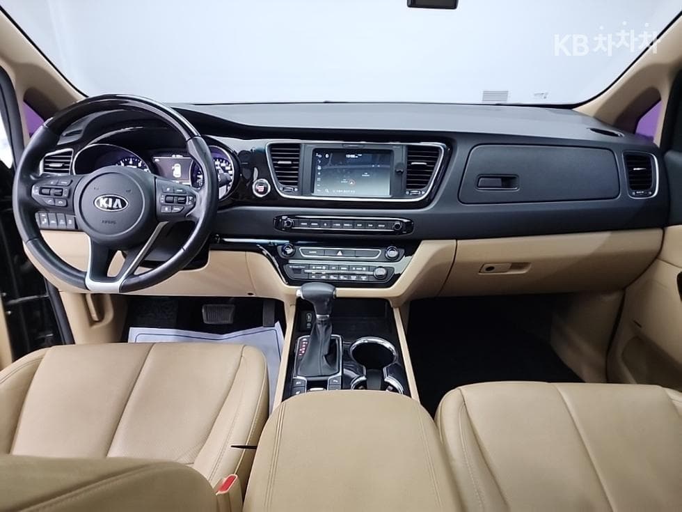 Kia The New (facelift) Carnival7-seater (Limousine) 2.2 Diesel Limousine President - 7