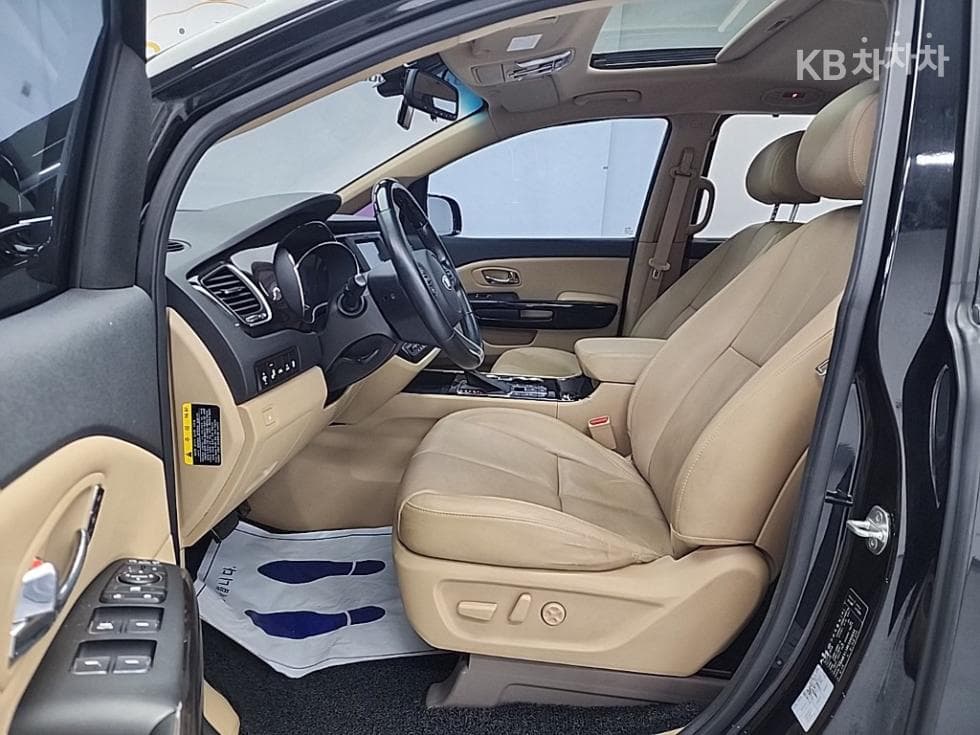 Kia The New (facelift) Carnival7-seater (Limousine) 2.2 Diesel Limousine President - 11